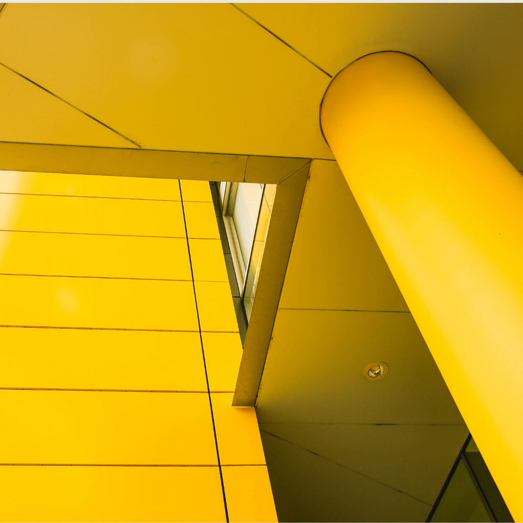 Particolare di una architettura gialla