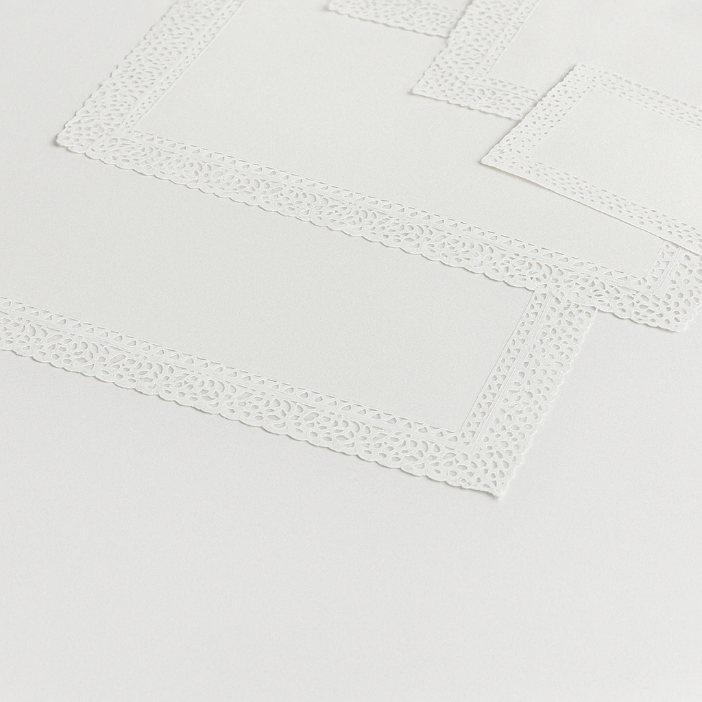 Carta pizzo bianca, diversi formati, stesa