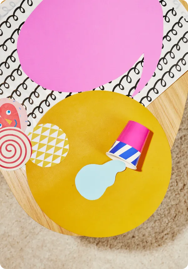 Composizione creativa di cartoncini per imballo