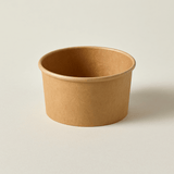 Coppetta per gelato in cartoncino color avana su sfondo bianco