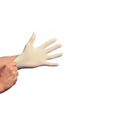 Mani che si infilano un guanto in lattice bianco
