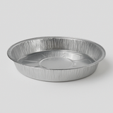 Stampo in alluminio per alimenti largo 22 cm su sfondo bianco