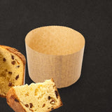 Stampo per panettone, vuoto e panettone vicino