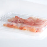 Vaschetta trasparente bassa piena di prosciutto