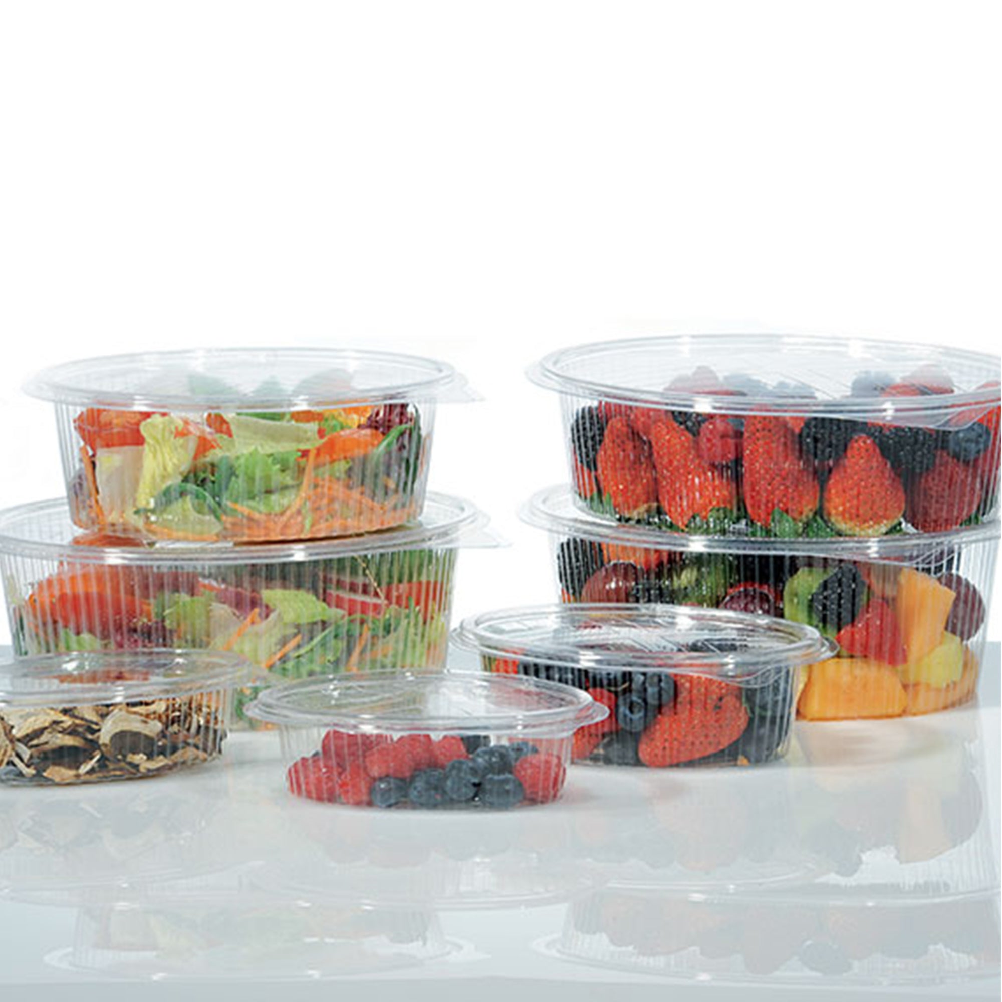 Vaschette ovali di plastica, trasparenti, piene di cibo
