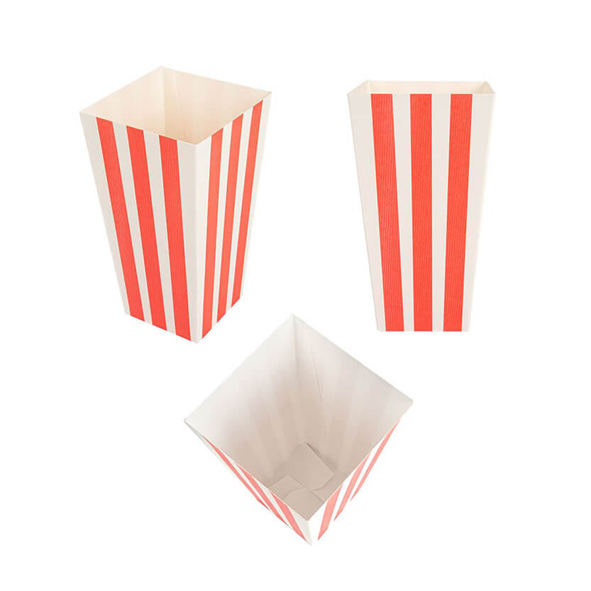 Contenitore per pop corn a righe verticali bianche e rosse mostrato in tre diverse prospettive