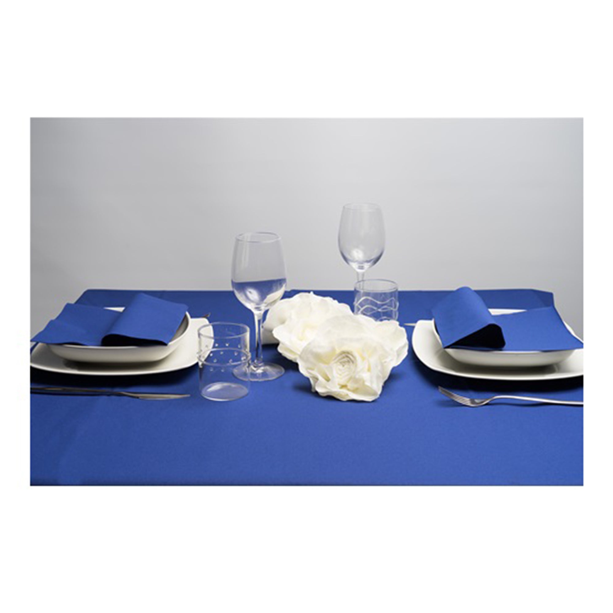 Apparecchiatura con tovaglia blu