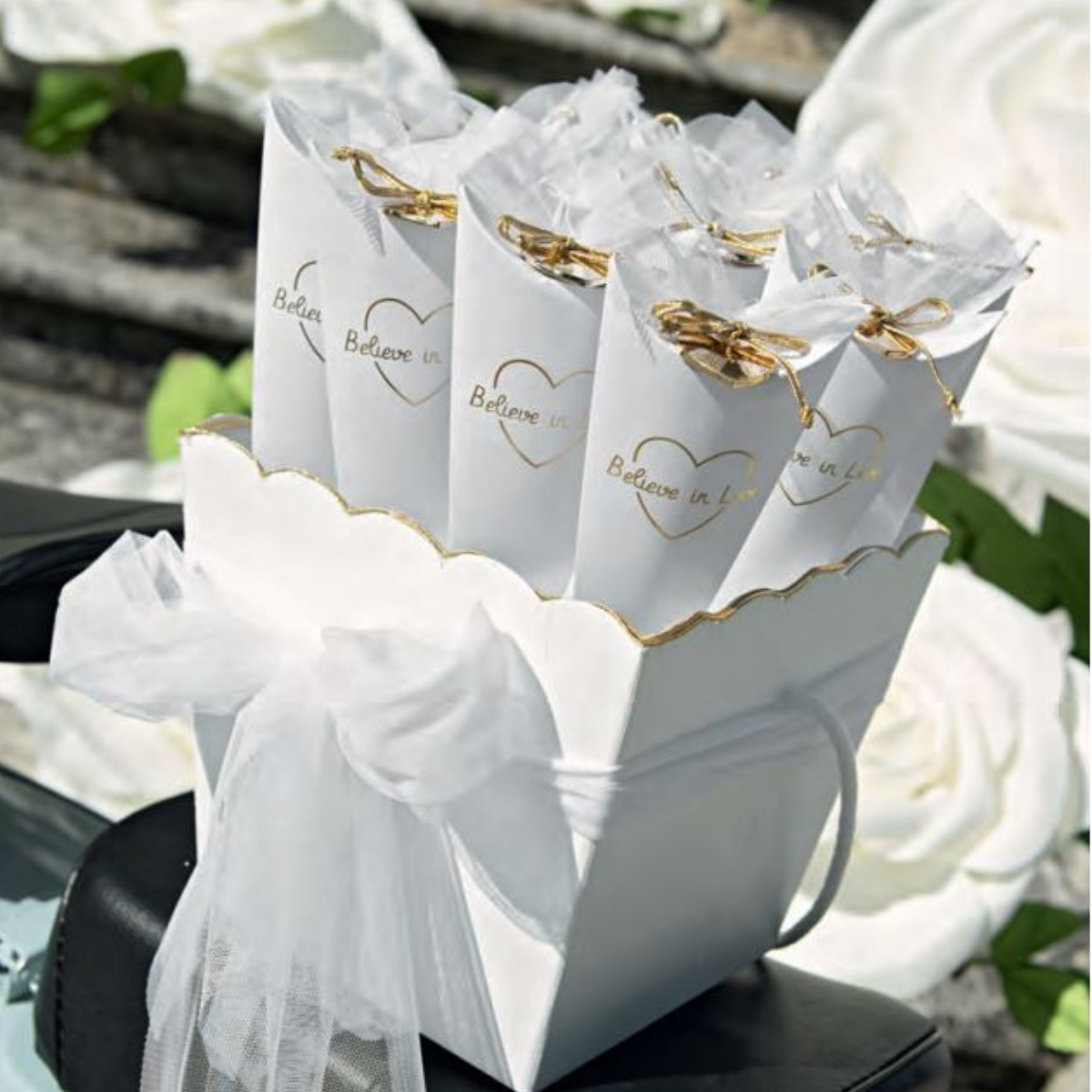 Cesto con bomboniere a cono personalizzate 