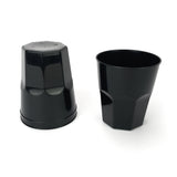 Bicchiere di plastica nero in piedi e capovolto