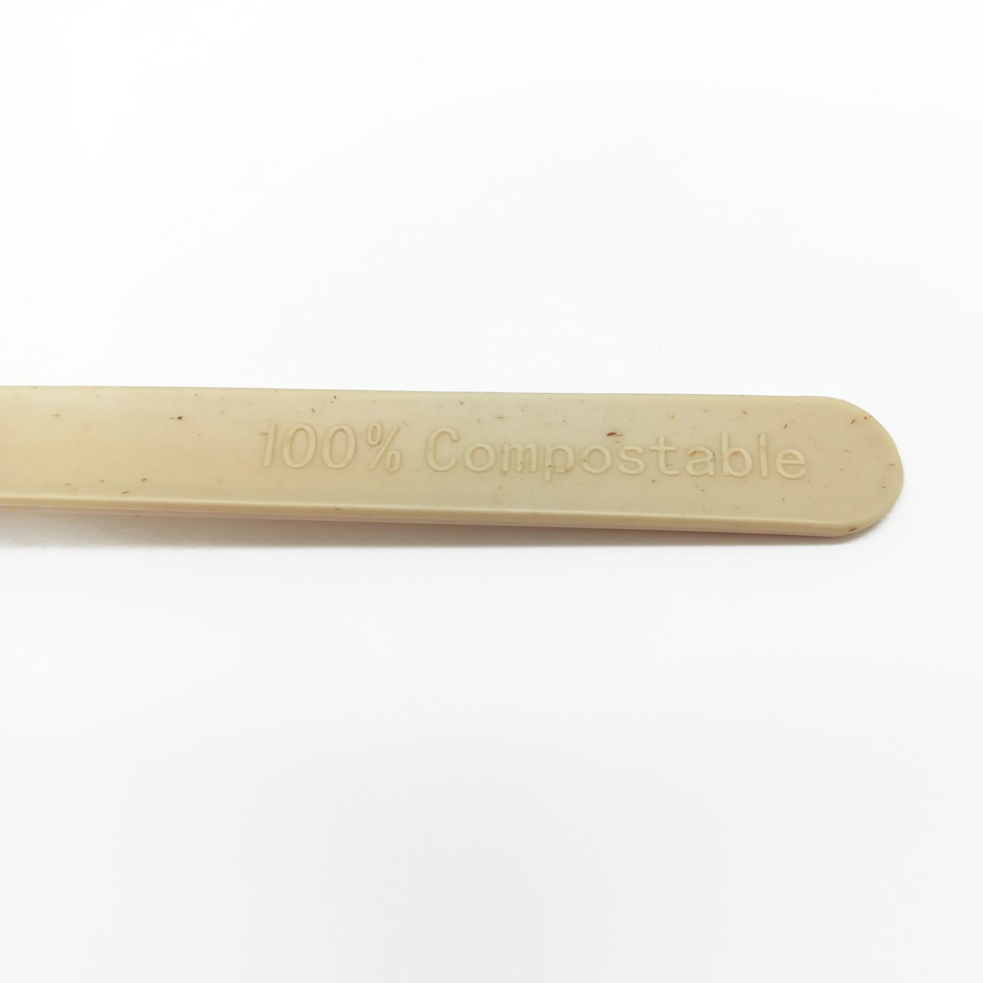 Dettaglio di posata con scritta 100% compostabile 