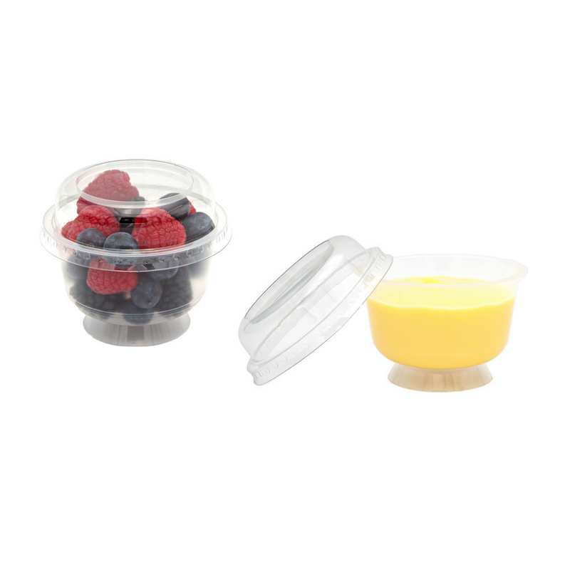 Coppetta di plastica trasparente con coperchio, una con frutti rossi ed una con crema