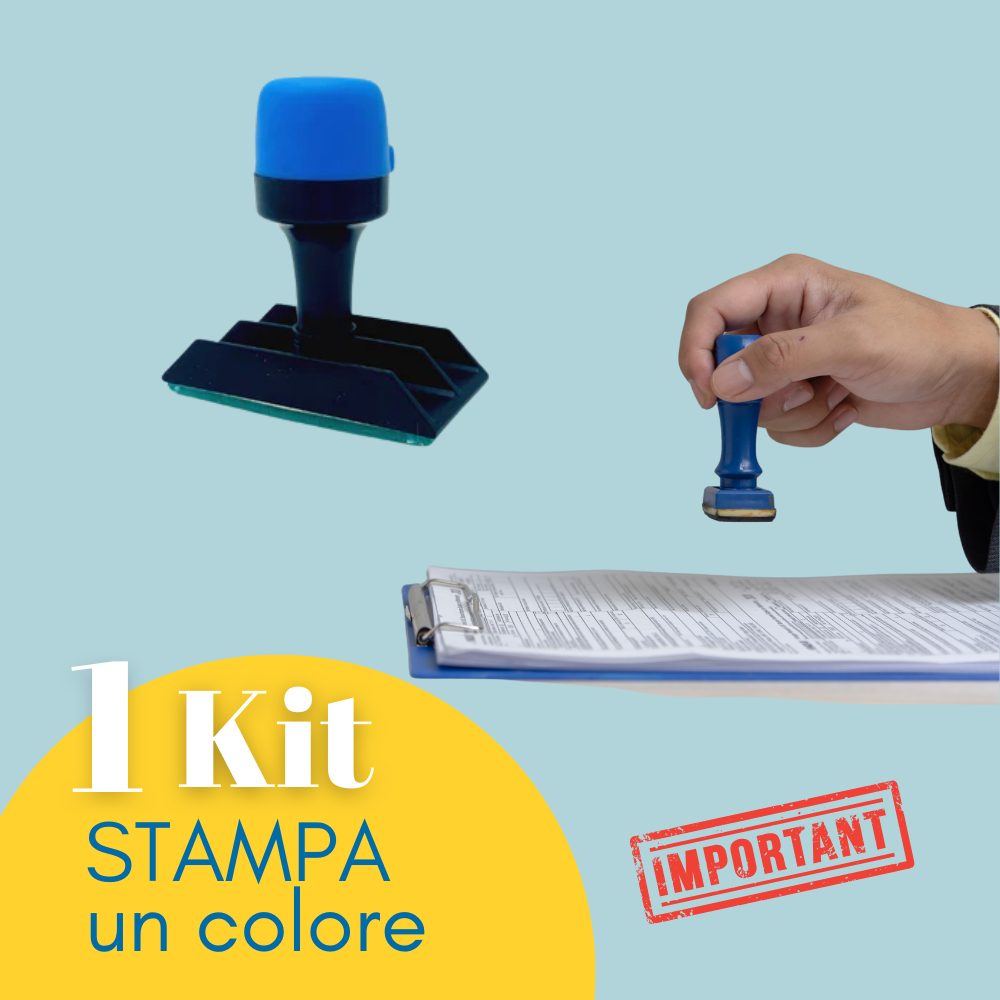 Kit con timbro personalizzato. Mano che regge il timbro