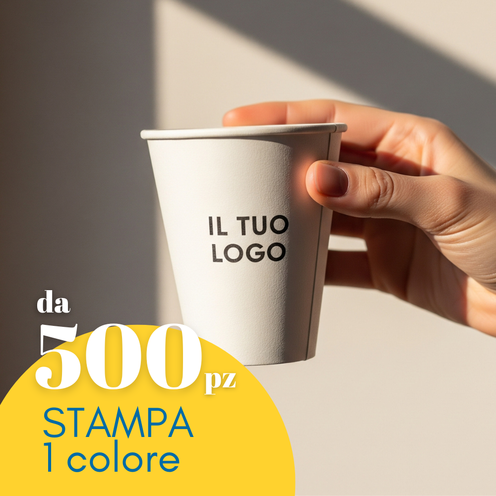 Bicchiere di carta bianco personalizzato con il tuo logo, tenuto da una mano