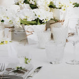 Tavolo apparecchiato in bianco