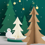 Albero di natale in cartone color verde, avana e bianco, mostrato allestito, nelle sua varianti di dimensione e colore
