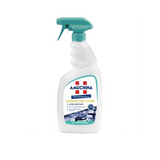 Flacone di amuchina spray sgrassatore al limone su sfondo bianco