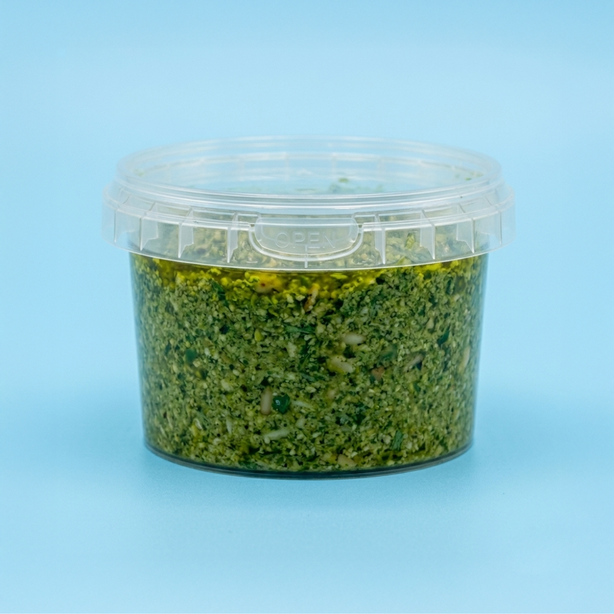Barattolo a chiusura ermetica tondo, trasparente, pieno di pesto 