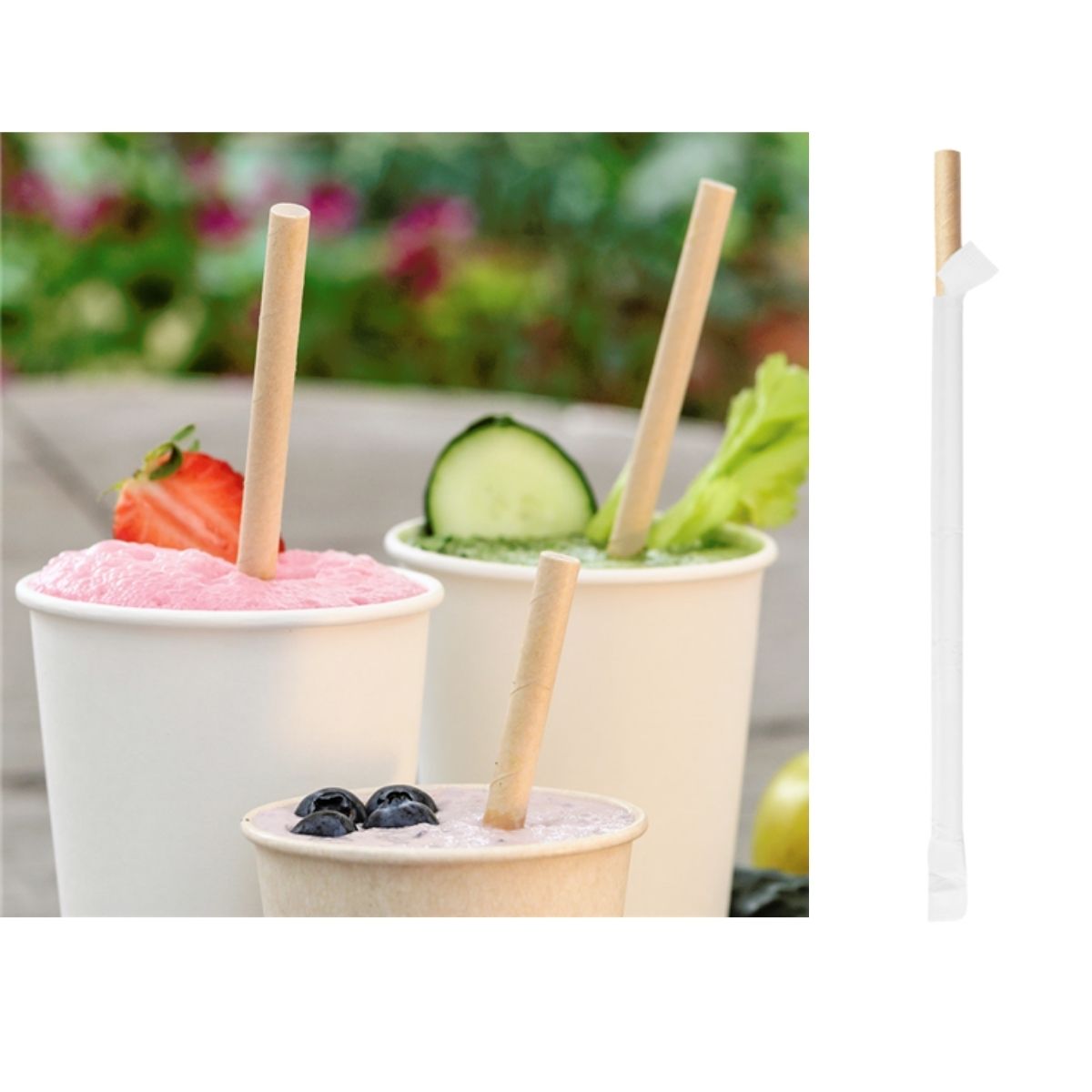 Bicchieri monouso di carta pieni di frullato tre diverse misure, all'aperto, con cannucce di carta