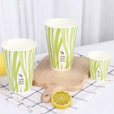 Set di tre bicchieri compostabili di carta a righe verdi 