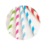 Dettaglio di cannucce bianche a righe colorate