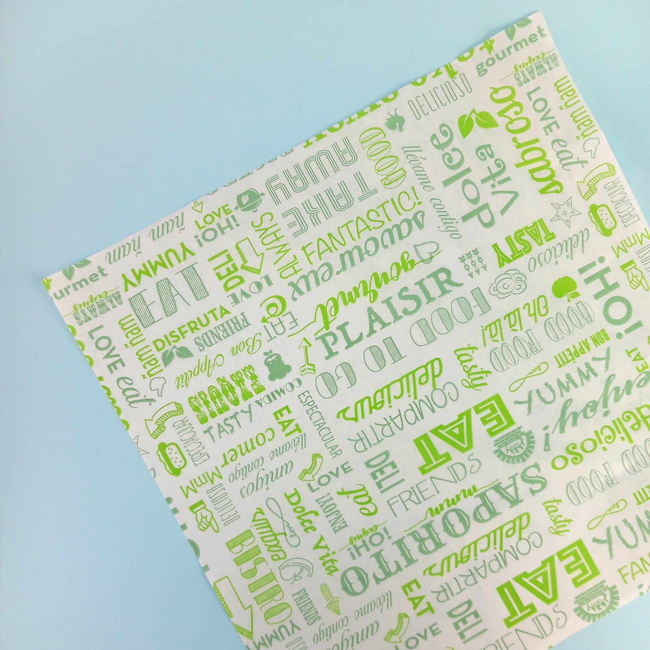 Carta per alimenti antigrasso con stampa parole in diverse tonalità di verde