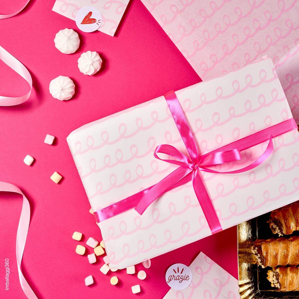 Carta per alimenti bianca con stampa rosa delicata riccioli perfetta per confezionare torte dolci o vassoi