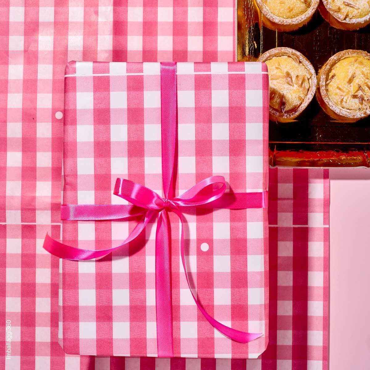 carta per alimenti per pasticcerie confezionare vassoi con fiocco in raso fuxia