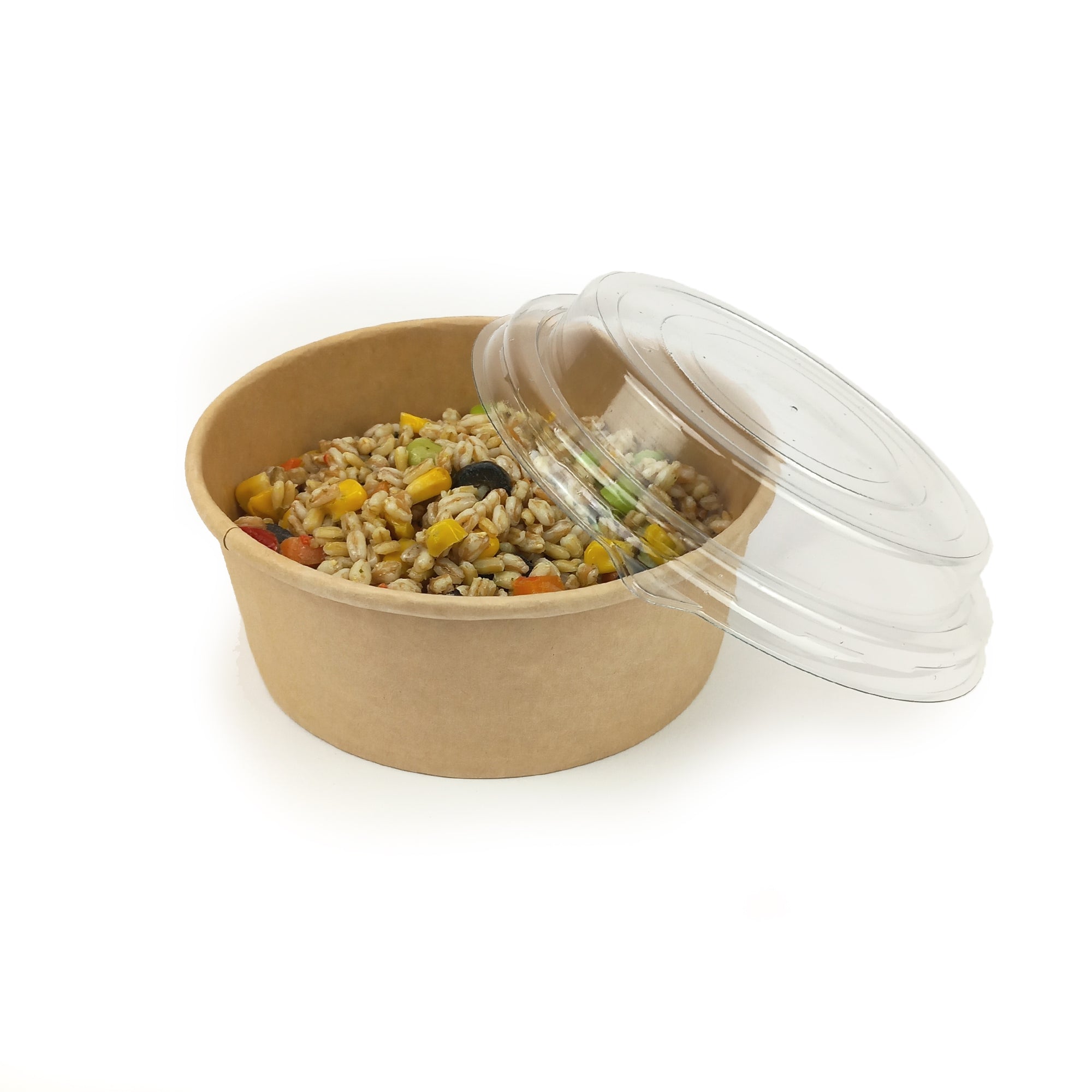 Ciotola di cartone color avana con coperchio trasparente piena di insalata di farro