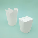 Contenitore bianco mostrato chiuso e aperto, per asporto