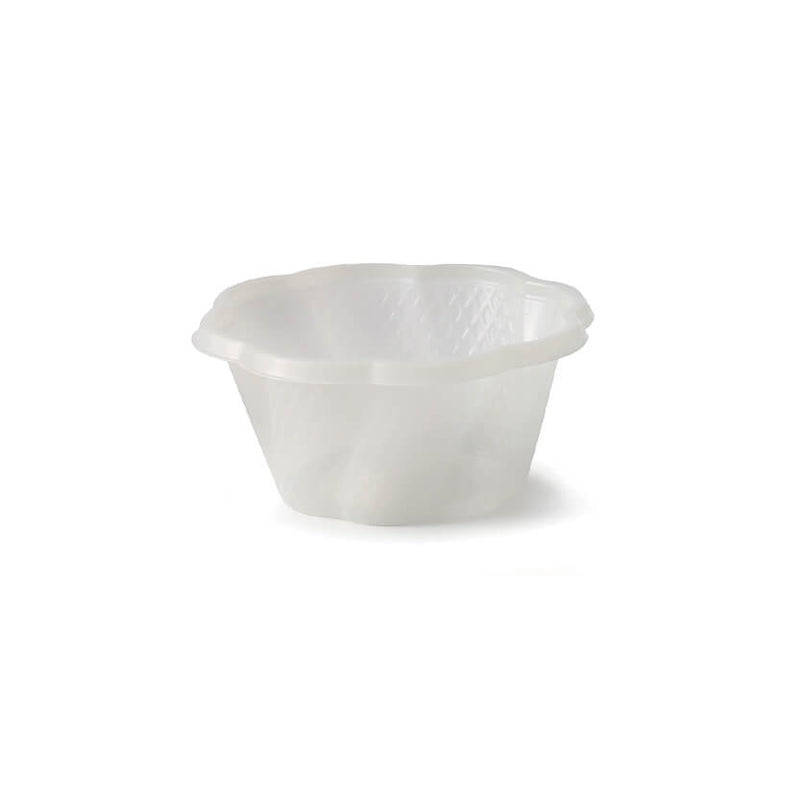 Coppetta in plastica per gelato color crema su sfondo bianco