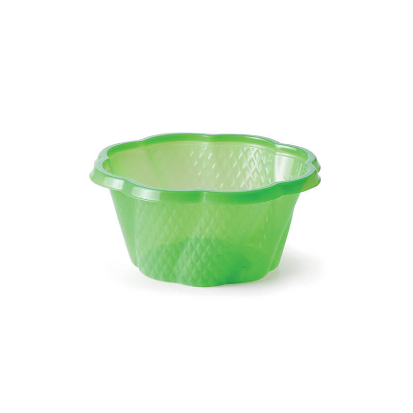 Coppetta per gelato, in plastica verde, su sfondo bianco