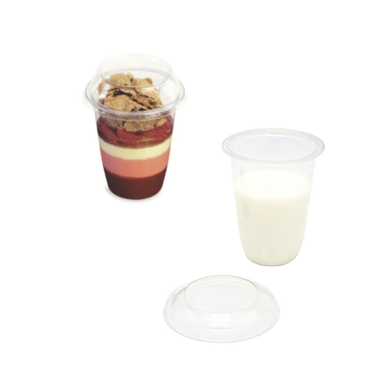 Vasetto trasparente  per yogurt. Una versione senza tappo contenente yogurt e tappo adagiato vicino ed una versione con tappo contenente variegato