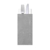 Tovagliolo porta posate, con dentro due posate, di colore grigio