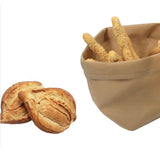 Cestello per grissini  pieno con del pane vicino