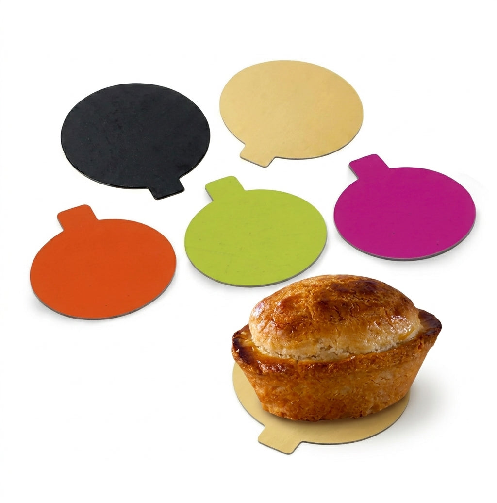 Dischi monoporzione colorati: uno nero, uno oro, uno arancione, uno verde ed uno viola. E un altro disco color oro con sopra un pasticciotto
