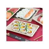 Piatti di sushi su tavola 