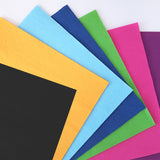 Serie di tovaglioli di carta colorati 