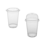 Bicchieri di plastica, trasparenti, uno con coperchio basso ed uno con coperchio a cupola