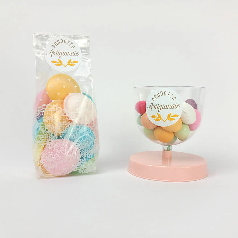 Prodotti pieni di uva di cioccolato con etichette tonde personalizzate 