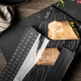 Sacchetto nero con finestra termosaldabile  su tavolino con panini 