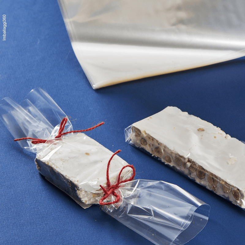 Dettagli di torroni avvolti da carta alimentare trasparente