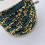 Rotolo di nastro decorativo verde ed oro  dettaglio 