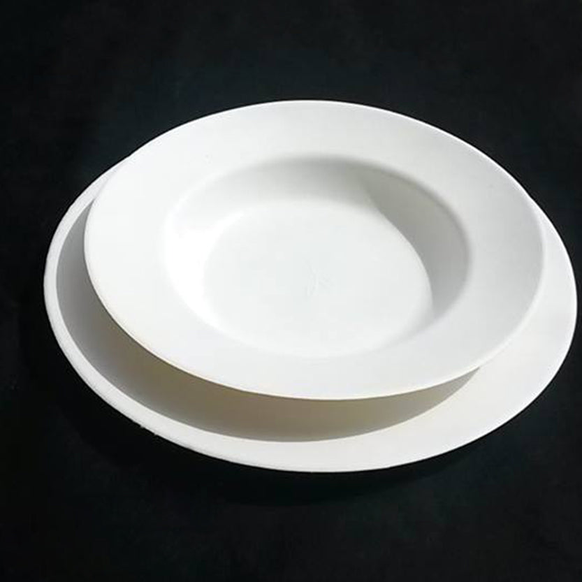 Piatto bianco e sottopiatto bianco