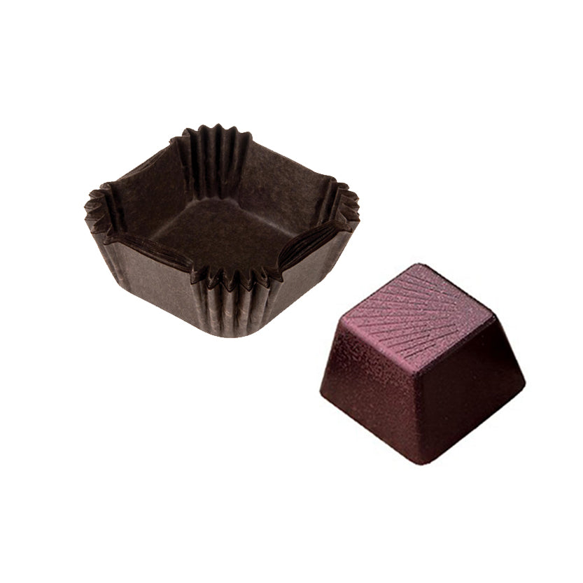 Pirottino quadrato per cioccolatino, marrone, e cioccolatino vicino
