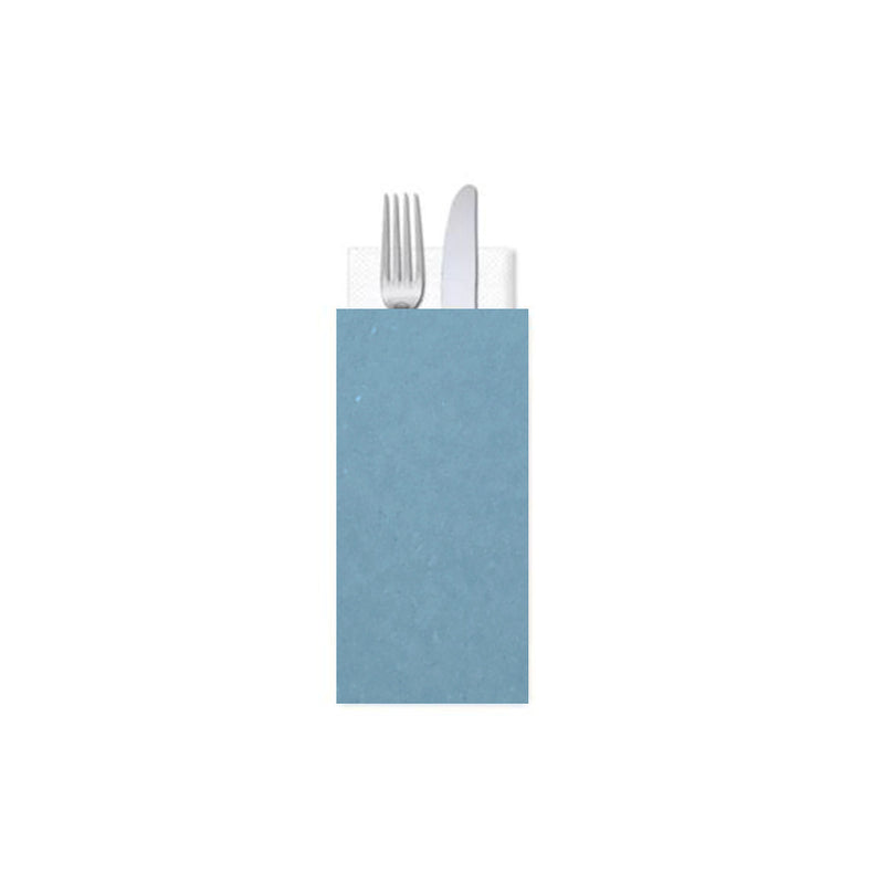 Tovagliolo azzurro porta posate con posate 
