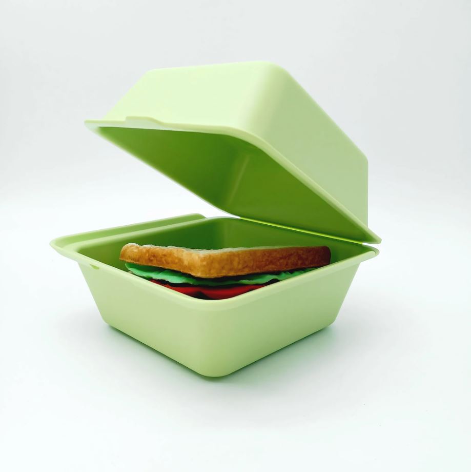 Porta merende verde con dentro un panino