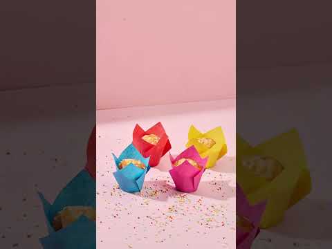 Video di Pirottini colorati, su tavola rosa con zuccherini colorati