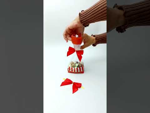 Video su fiocchetto natalizio per chiudere sacchetti 