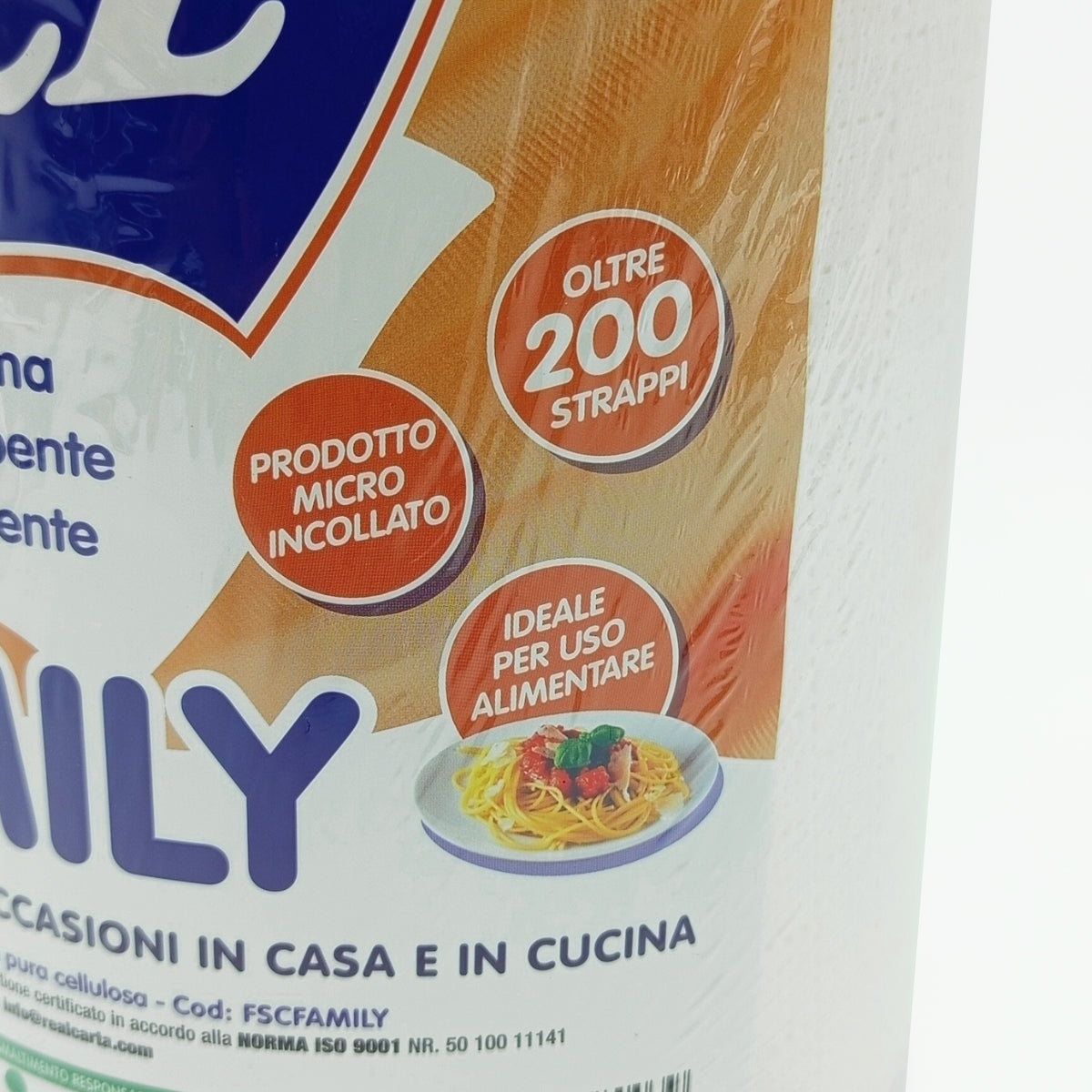 Dettaglio di confezione bobina carta multiuso