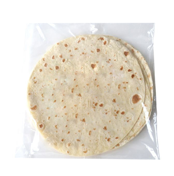 Sacchetto di piadine su sfondo bianco